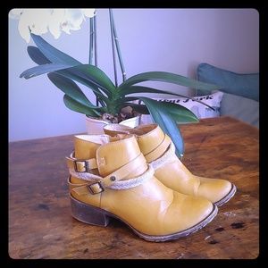 Women's ankle boots size 7